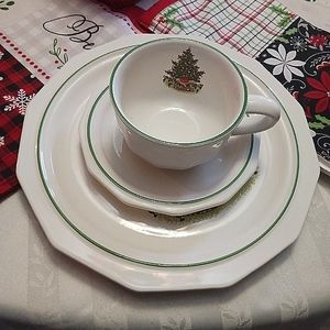 Pfaltzgraff Vintage Christmas Heritage set